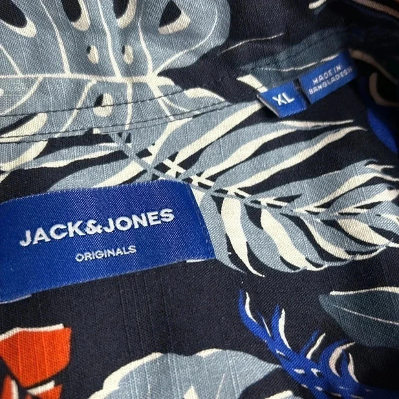 Jack & Jones  Tropical print cotton shirt
multicolor, resortwear,beach
NWT - Picture 5 of 9